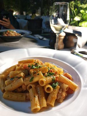 La Brasserie Bistro & Lounge