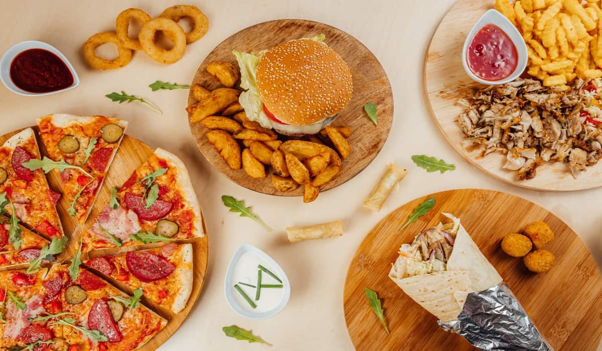 Pizza, burgeri și shaorma: Mâncărurile preferate de români au avut peste 5 milioane de căutări în 2022
