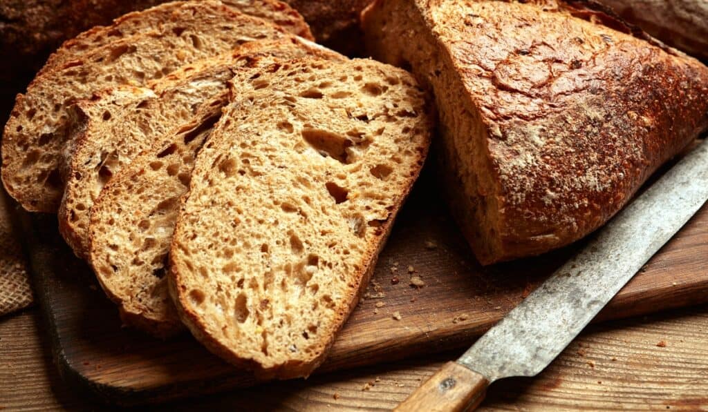 Câte calorii are o felie de pâine?