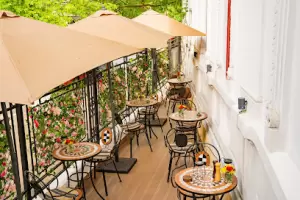 Mon Paris Restaurant & Lounge